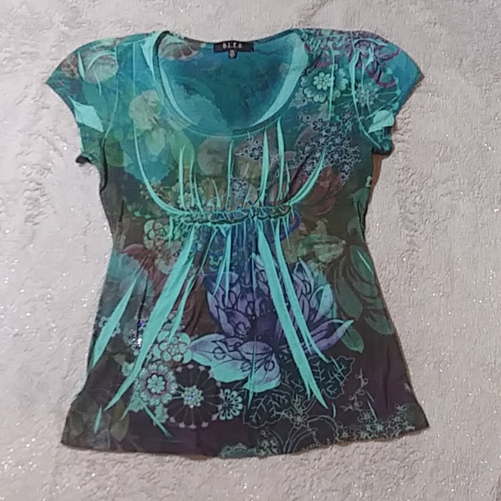 B.L.E.U. top size M